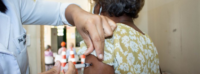 Saúde alerta contra fake news e reforça importância da vacinação