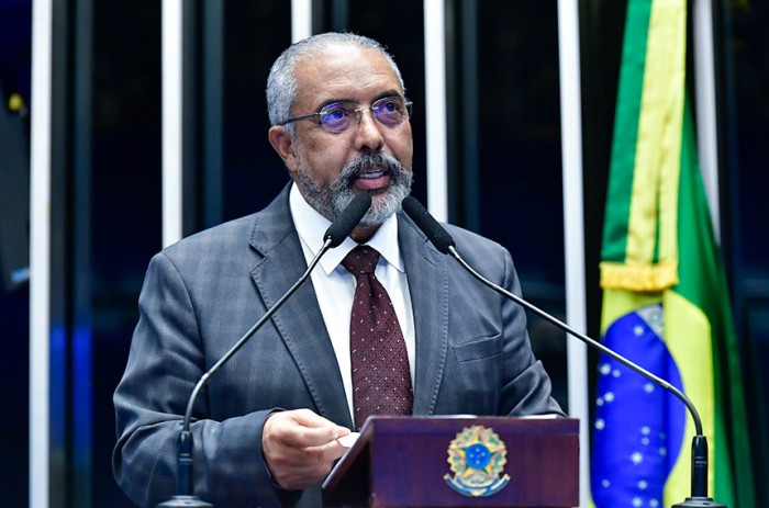 Paim elogia o relançamento do programa Mais Médicos