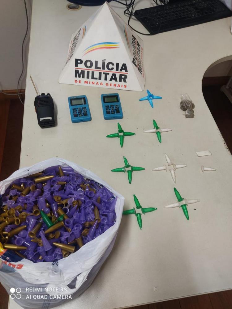 Ação Policial em Barão de Cocais Resulta na Prisão por Tráfico e Recaptura de Foragido
