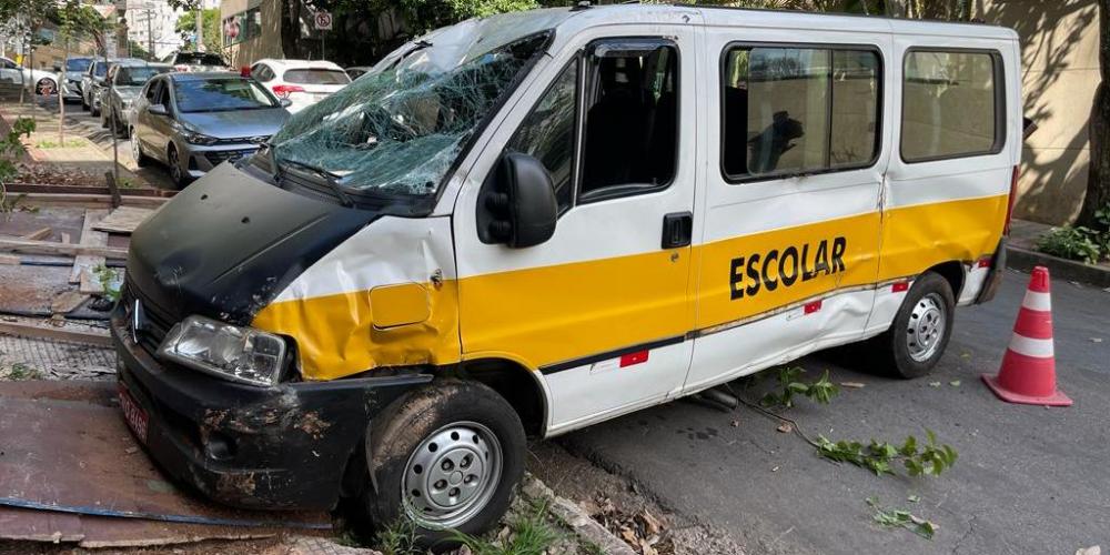 Van Escolar Sofre Acidente no Sion Sem Autorização para Circular; Processo Administrativo em Andamento
