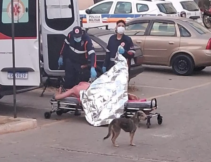 Mulher ateia fogo no namorado durante discussão em Governador Valadares