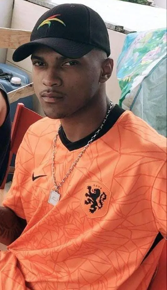 jovem é assassinado a tiros ao atender chamado na porta de casa em Governador Valadares