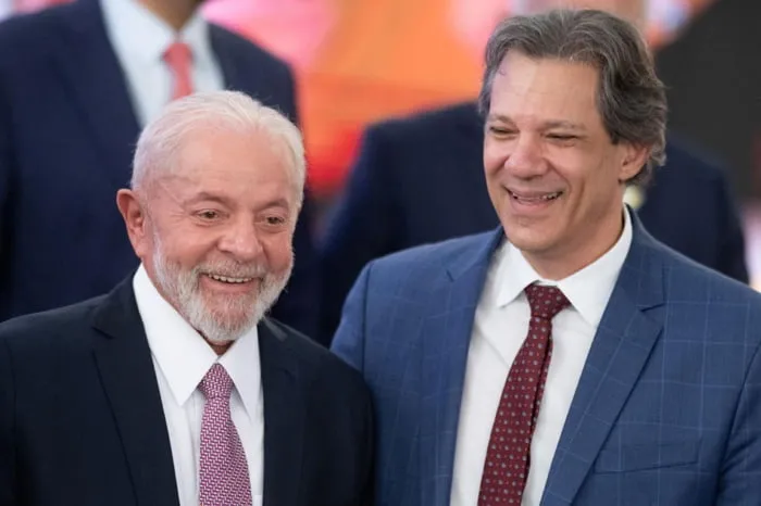 Governo Lula altera regras para o abono salarial e reajuste do salário mínimo; veja o que muda