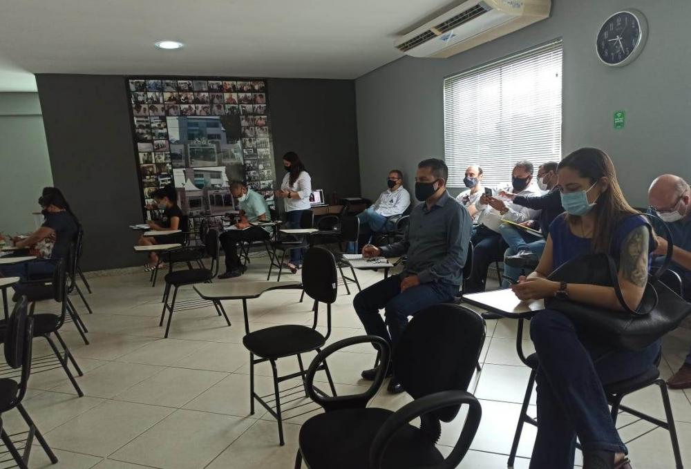 Prefeito de Santana do Paraíso se reúne com representantes da vacina Sputnik 